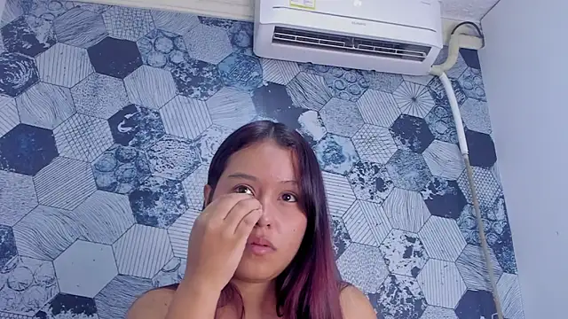 Snapshot of tiana_cute1 chatting on April 1, 1:41 pm tiana cute1 online show from April 1, 1:41 pm