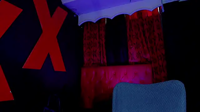 Snapshot of AlanFox1 chatting on June 25, 12:20 pm AlanFox1 online show from June 25, 12:20 pm