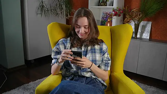 MoiraGleitz online show from April 18, 11:47 am