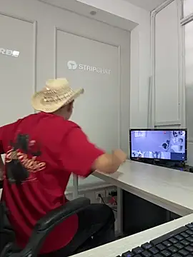 Snapshot of Liam_Fiire chatting on July 11, 8:33 pm Liam Fiire online show from July 11, 8:33 pm