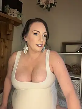 Snapshot of taylorsunshine chatting on June 19, 1:32 am taylorsunshine online show from June 19, 1:32 am