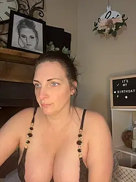 Snapshot of taylorsunshine chatting on July 18, 7:39 pm taylorsunshine online show from July 18, 7:39 pm