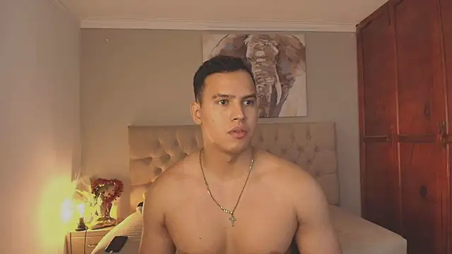 Snapshot of Maxi_and_Ares chatting on April 19, 10:12 pm Maxi and Ares online show from April 19, 10:12 pm