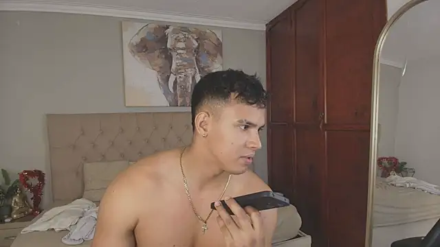 Snapshot of Maxi_and_Ares chatting on May 18, 7:31 pm Maxi and Ares online show from May 18, 7:31 pm
