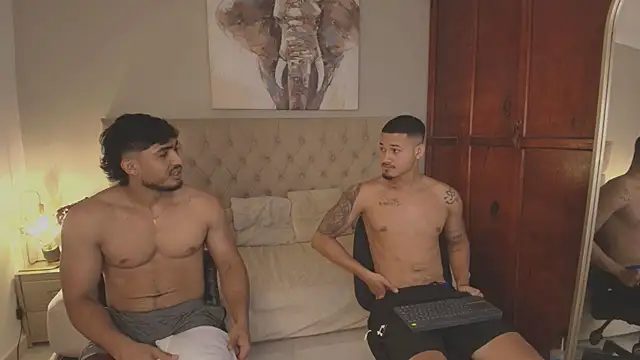 Snapshot of Maxi_and_Ares chatting on May 25, 6:58 pm Maxi and Ares online show from May 25, 6:58 pm