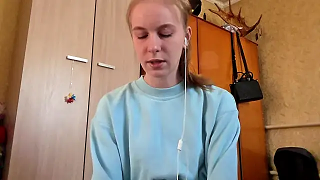 Snapshot of DonnaKuc chatting on April 1, 6:14 am DonnaKuc online show from April 1, 6:14 am