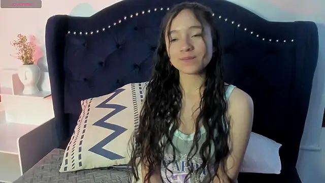 Snapshot of Honney_Bunny18 chatting on April 6, 2:29 pm Honney Bunny18 online show from April 6, 2:29 pm