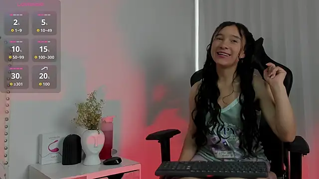 Snapshot of Honney_Bunny18 chatting on April 15, 6:15 pm Honney Bunny18 online show from April 15, 6:15 pm