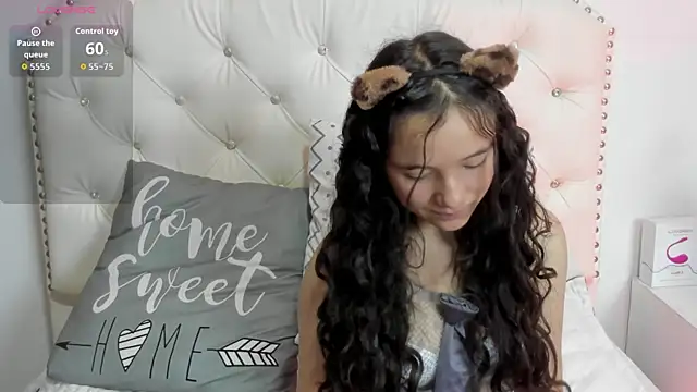 Snapshot of Honney_Bunny18 chatting on April 19, 8:22 pm Honney Bunny18 online show from April 19, 8:22 pm