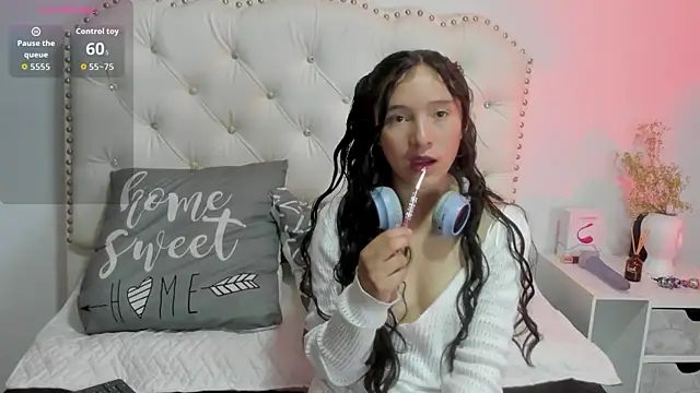 Snapshot of Honney_Bunny18 chatting on May 7, 8:36 pm Honney Bunny18 online show from May 7, 8:36 pm