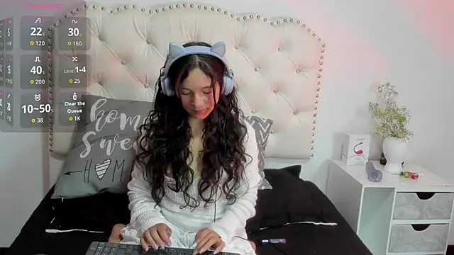 Snapshot of Honney_Bunny18 chatting on May 17, 8:05 pm Honney Bunny18 online show from May 17, 8:05 pm