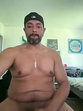 Snapshot of loudoggg chatting on May 19, 9:43 pm loudoggg online show from May 19, 9:43 pm