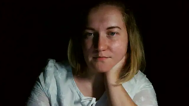 Snapshot of TinaKittyX chatting on May 3, 9:32 pm TinaKittyX online show from May 3, 9:32 pm