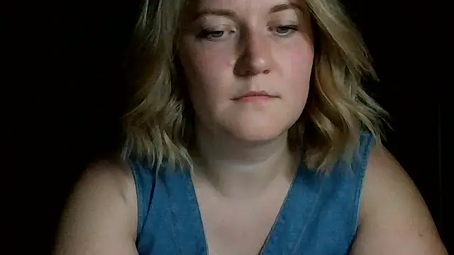 Snapshot of TinaKittyX chatting on May 9, 9:42 pm TinaKittyX online show from May 9, 9:42 pm