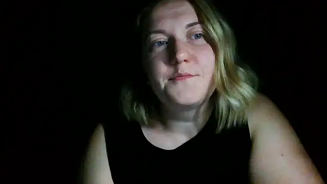 Snapshot of TinaKittyX chatting on May 15, 9:22 pm TinaKittyX online show from May 15, 9:22 pm