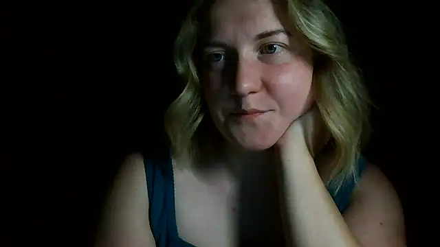 Snapshot of TinaKittyX chatting on May 16, 8:29 pm TinaKittyX online show from May 16, 8:29 pm