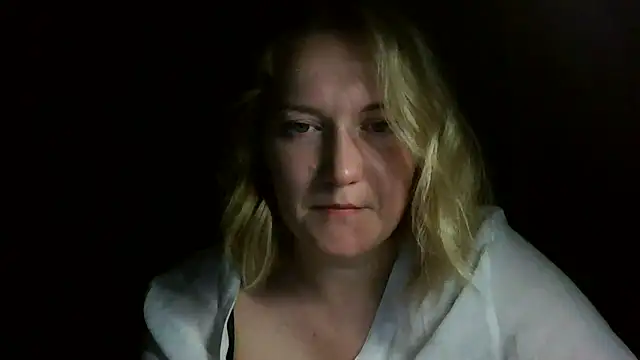 Snapshot of TinaKittyX chatting on May 17, 8:49 pm TinaKittyX online show from May 17, 8:49 pm