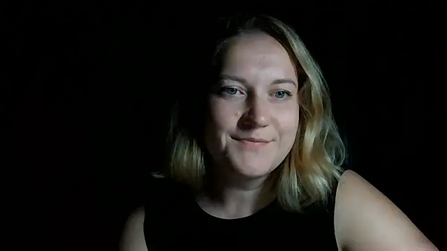 Snapshot of TinaKittyX chatting on June 3, 8:25 pm TinaKittyX online show from June 3, 8:25 pm