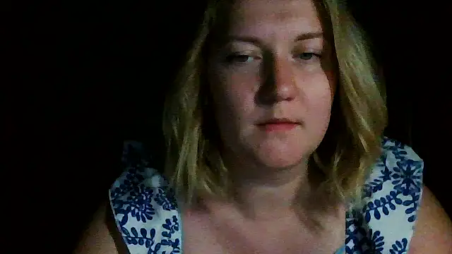 Snapshot of TinaKittyX chatting on June 9, 9:37 pm TinaKittyX online show from June 9, 9:37 pm