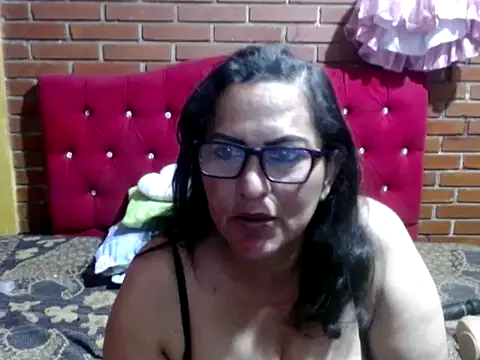Snapshot of kristalmarelyn chatting on June 2, 6:04 am kristalmarelyn online show from June 2, 6:04 am