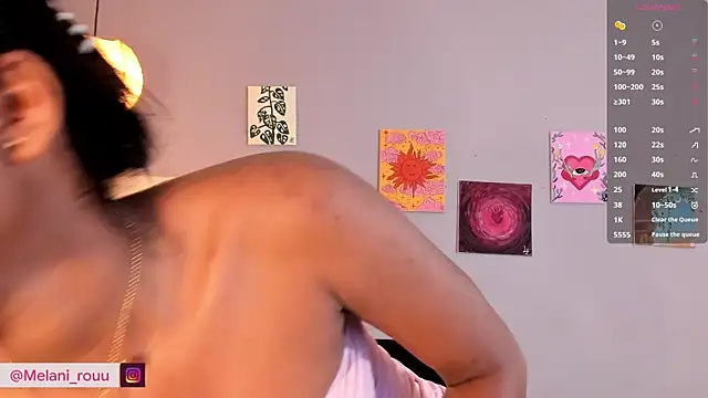 Melaniaa Roussee online show from May 21, 3:02 am