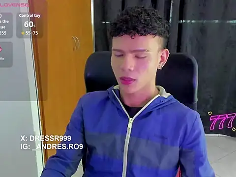 Snapshot of sebascuterouss chatting on April 25, 2:14 pm sebascuterouss online show from April 25, 2:14 pm