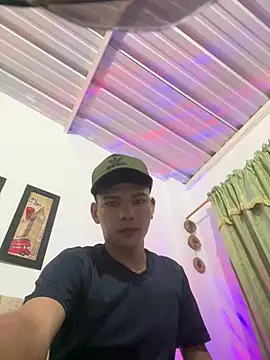 Snapshot of sebascuterouss chatting on April 28, 3:22 am sebascuterouss online show from April 28, 3:22 am