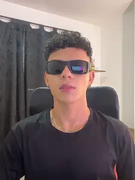 Snapshot of sebascuterouss chatting on May 12, 12:24 pm sebascuterouss online show from May 12, 12:24 pm