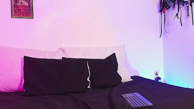 Snapshot of nyxmurtualer666 chatting on May 6, 1:03 am nyxmurtualer666 online show from May 6, 1:03 am