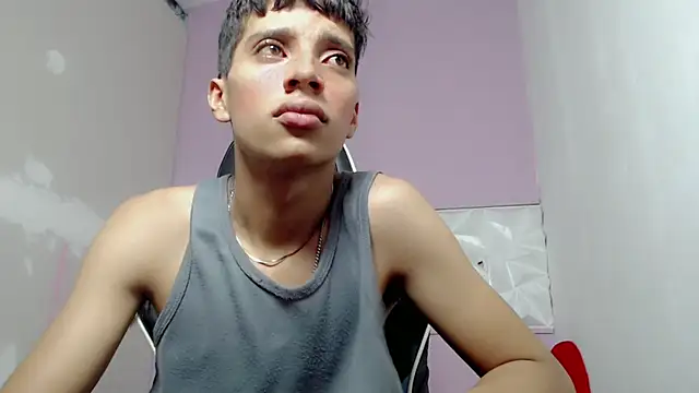 Snapshot of Yei_lee_ chatting on May 7, 3:01 am Yei lee online show from May 7, 3:01 am