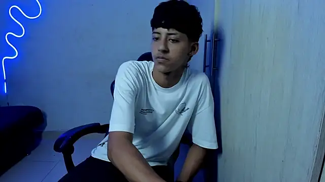 Snapshot of dante_martinez chatting on April 11, 8:35 pm dante martinez online show from April 11, 8:35 pm