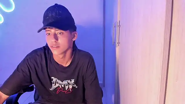 Snapshot of dante_martinez chatting on April 16, 8:53 pm dante martinez online show from April 16, 8:53 pm