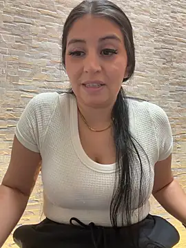 Snapshot of VeyraBlack chatting on May 19, 9:10 pm VeyraBlack online show from May 19, 9:10 pm