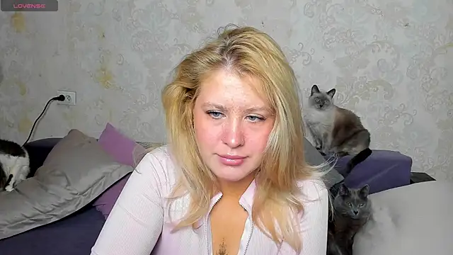 Snapshot of Simply_Alex chatting on May 18, 1:02 am Simply Alex online show from May 18, 1:02 am