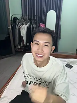 Snapshot of tuanhip chatting on April 13, 1:38 pm tuanhip online show from April 13, 1:38 pm