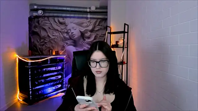 JennyGibson online show from April 8, 5:07 am