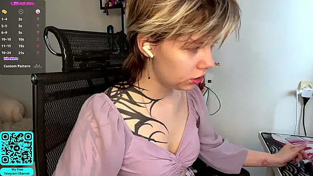 MadalynNosel online show from April 21, 7:03 am