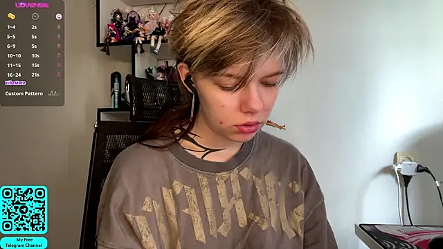 MadalynNosel online show from April 26, 7:06 am
