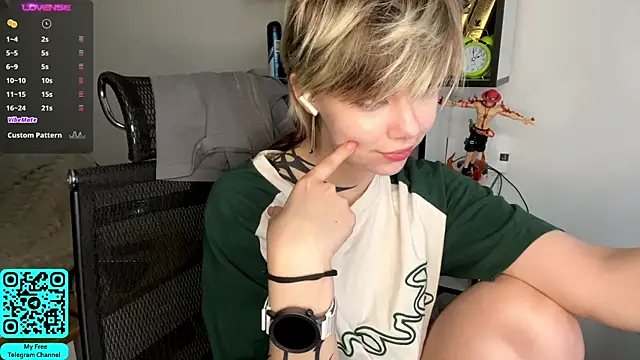 MadalynNosel online show from April 29, 7:12 am