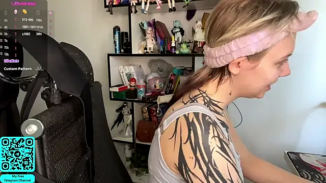 MadalynNosel online show from May 7, 7:14 am