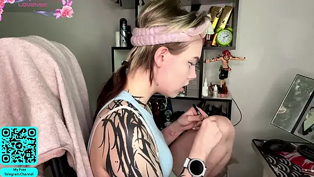 Snapshot of MadalynNosel chatting on June 7, 7:01 am MadalynNosel online show from June 7, 7:01 am