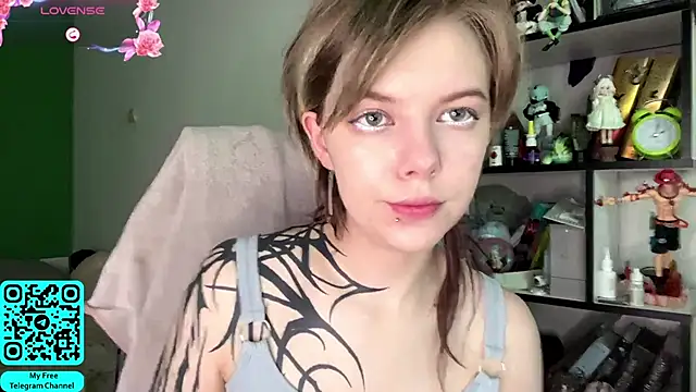 Snapshot of MadalynNosel chatting on June 8, 7:09 am MadalynNosel online show from June 8, 7:09 am