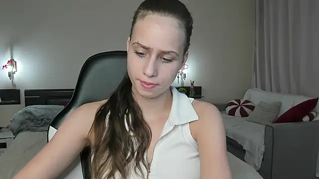 Snapshot of LoveBettie chatting on July 7, 3:27 pm LoveBettie online show from July 7, 3:27 pm