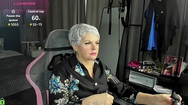 Snapshot of Linda_Zef1r chatting on April 21, 1:42 am Linda Zef1r online show from April 21, 1:42 am