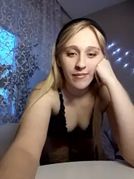 Snapshot of IsOlli chatting on April 4, 12:24 pm IsOlli online show from April 4, 12:24 pm