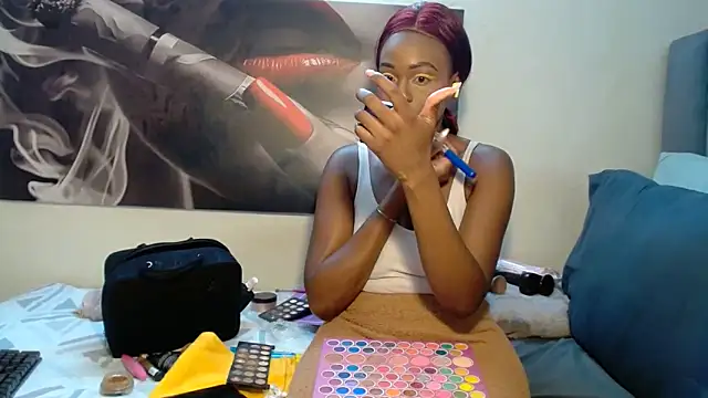 Snapshot of Lola-77 chatting on May 7, 6:41 am Lola-77 online show from May 7, 6:41 am