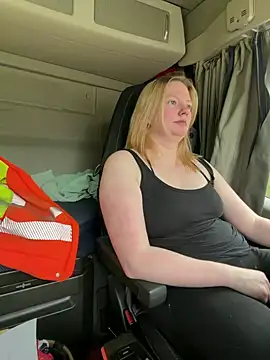 TruckerBabeLeenchen online show from April 13, 9:37 am