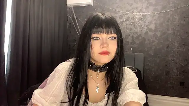 Snapshot of EmilyEmbears chatting on April 20, 5:21 am EmilyEmbears online show from April 20, 5:21 am