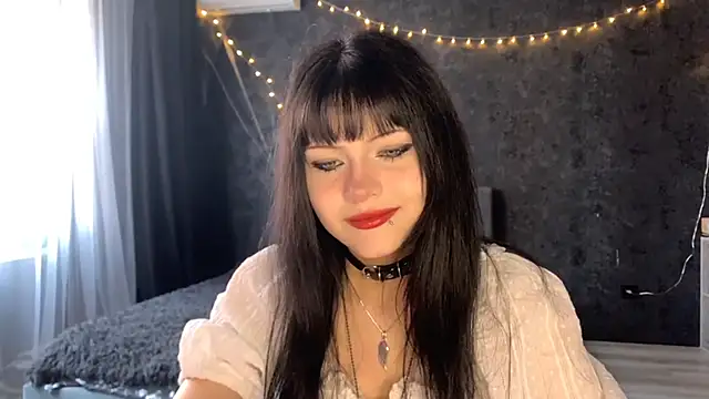 Snapshot of EmilyEmbears chatting on May 7, 5:35 am EmilyEmbears online show from May 7, 5:35 am