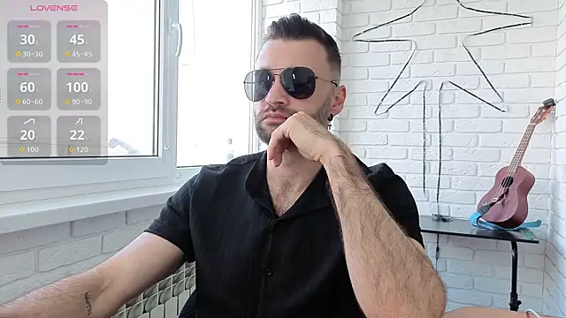 Snapshot of DaddySlava chatting on June 3, 3:06 pm DaddySlava online show from June 3, 3:06 pm